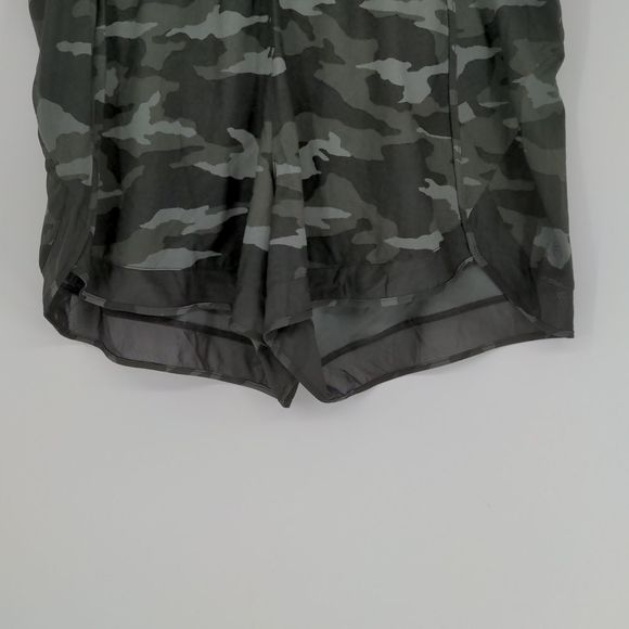 Athleta Women's Printed Mesh Racer Run Short 4" Size 1X Camo Print Stretch - Picture 3 of 13